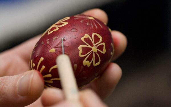 Nori, kad visi klaustų, kaip taip pavyko? Šie margučių marginimo triukai dar mažai kam žinomi