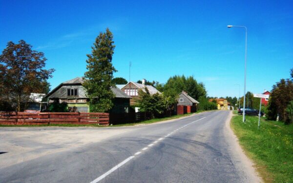 Nepaisė kritikos: Vilniaus rajono taryba paliko už pedofiliją bausto kardinolo vardą