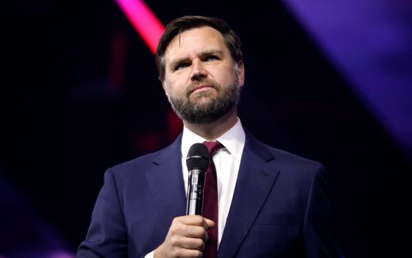 Įtampa niekur nedingo: JAV viceprezidentas perspėja apie trapias paliaubas, o Trumpas skuba į priekį