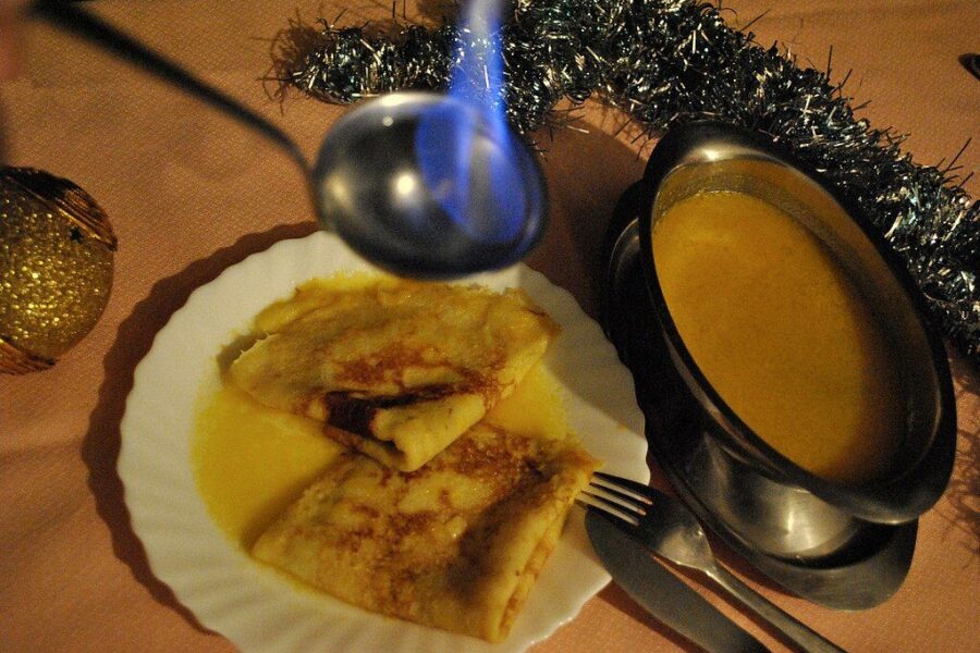 Virtuvėje pakvips Prancūzija: karamele kvepiančio naminio deserto „Crêpe Suzette“ receptas
