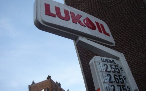 Dar vienas bandymas: po ankstesnių nesėkmių, „Lukoil“ ir vėl mėgina parduoti savo verslą užsienyje