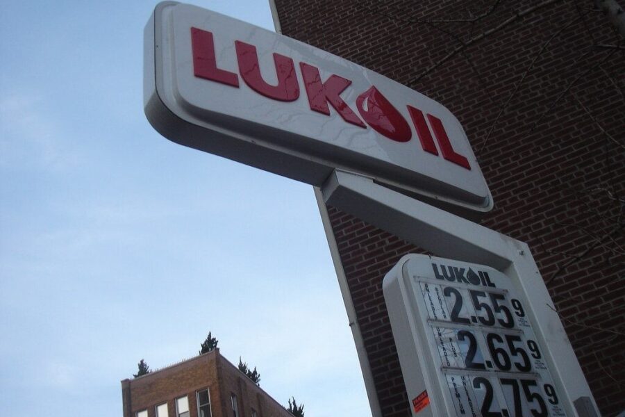 Dar vienas bandymas: po ankstesnių nesėkmių, „Lukoil“ ir vėl mėgina parduoti savo verslą užsienyje