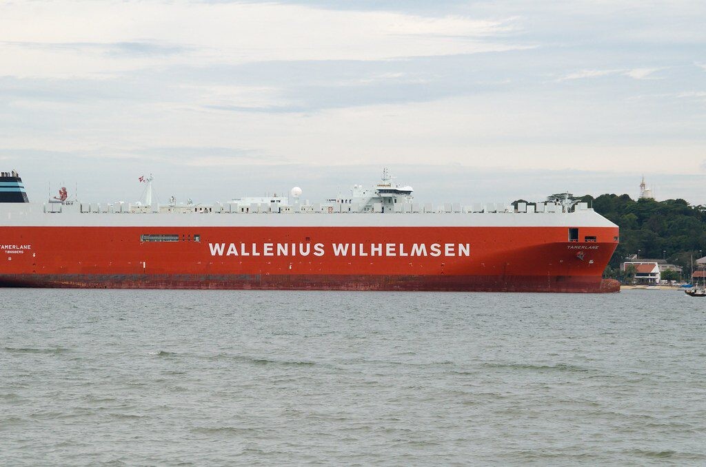 Žinutė apie JAV pajėgų lydėtą tanklaivį pasirodė ir netrukus dingo: kas slypi už šios istorijos