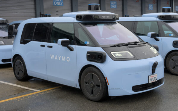 Autonominiai automobiliai žengia toliau: „Waymo“ pradėjo bandymus su naujausiu mikroautobusu