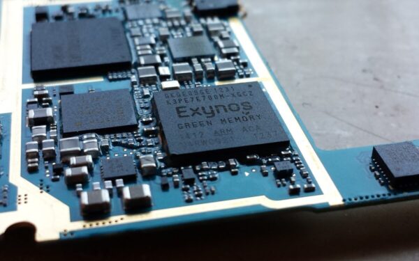 „Galaxy S26“ našumas: sužinokite, ką atskleidė „Snapdragon“ ir „Exynos“ palyginimas