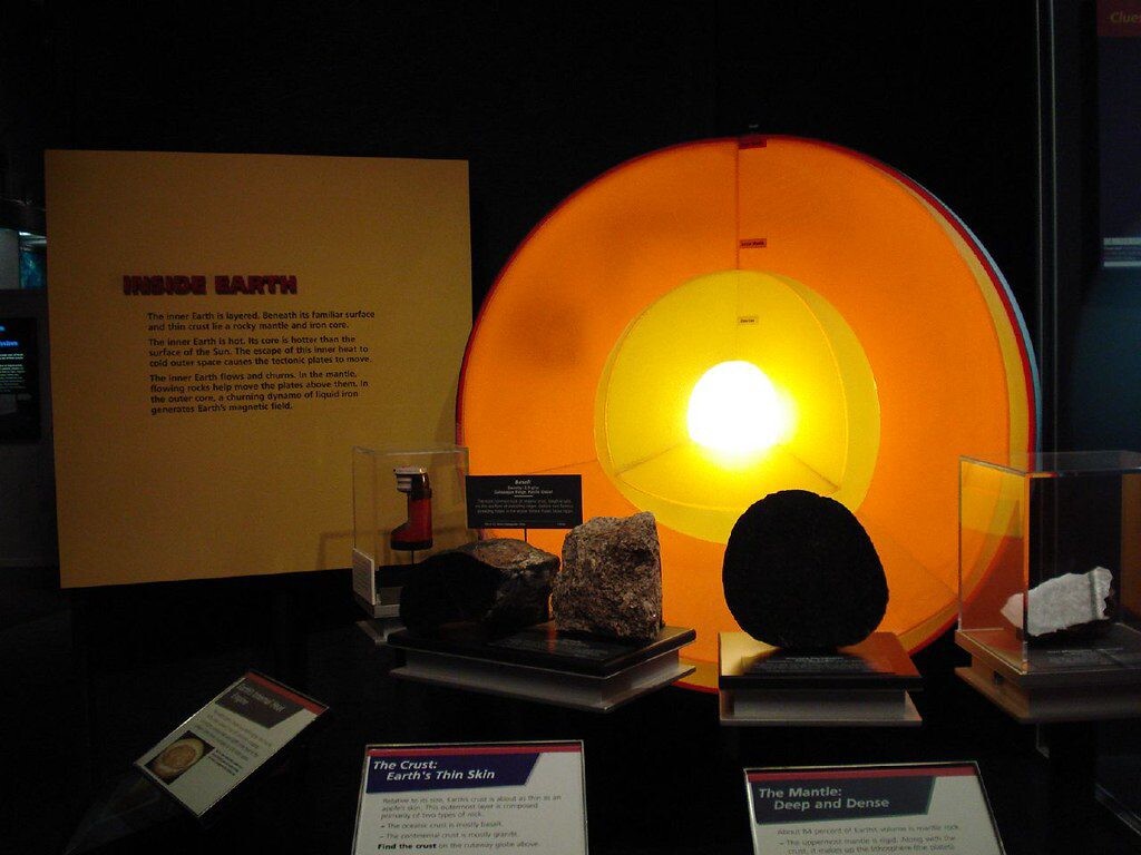 Net 3 000 km po mūsų kojomis: aiškinasi, kaip mantijos gumburai veikia Žemės magnetinį lauką