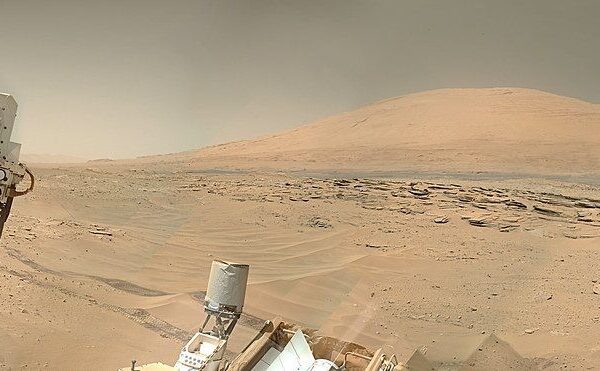 Netikėtas „Curiosity“ signalas: Marso uolienose aptiktas nepaaiškinamas organikos kiekis