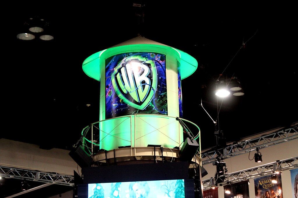 Holivudo milžinai grįžta prie derybų: „Warner Bros“ svarsto „Paramount Skydance“ perėmimą