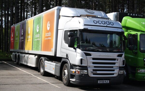Tūkstančiai darbuotojų neteks darbo: sužinokite, kas privertė „Ocado Group“ griebtis taupymo plano