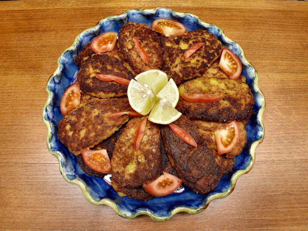 Sultingi maltos mėsos kotletai su traškia plutele: paprastas ir greitas receptas su džiūvesėliais