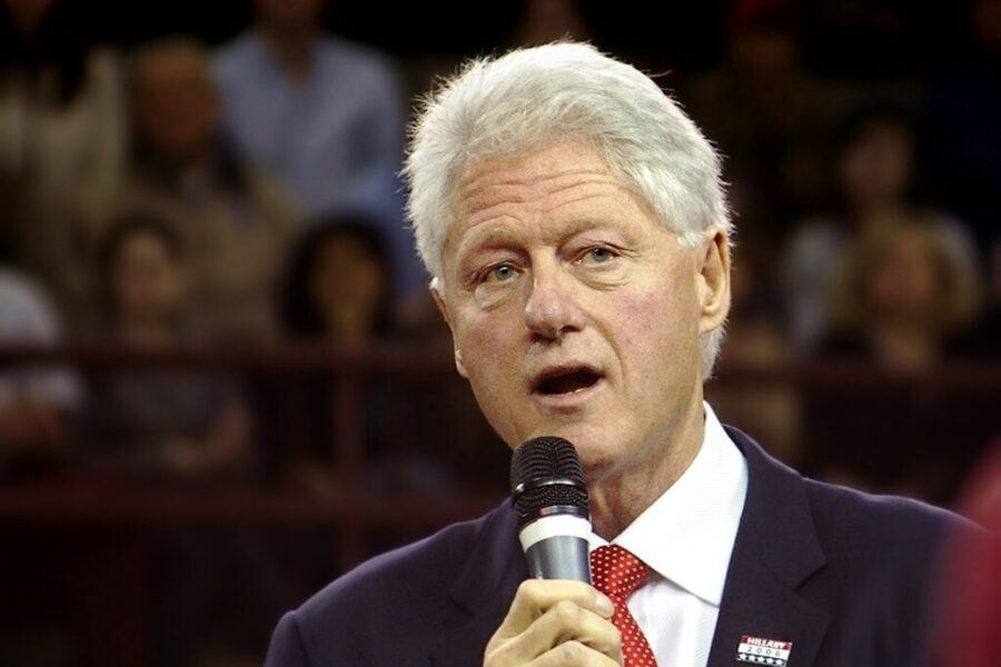 Parodymus dėl Epsteino istorijos davęs Billas Clintonas viešai neigė bet kokius pažeidimus