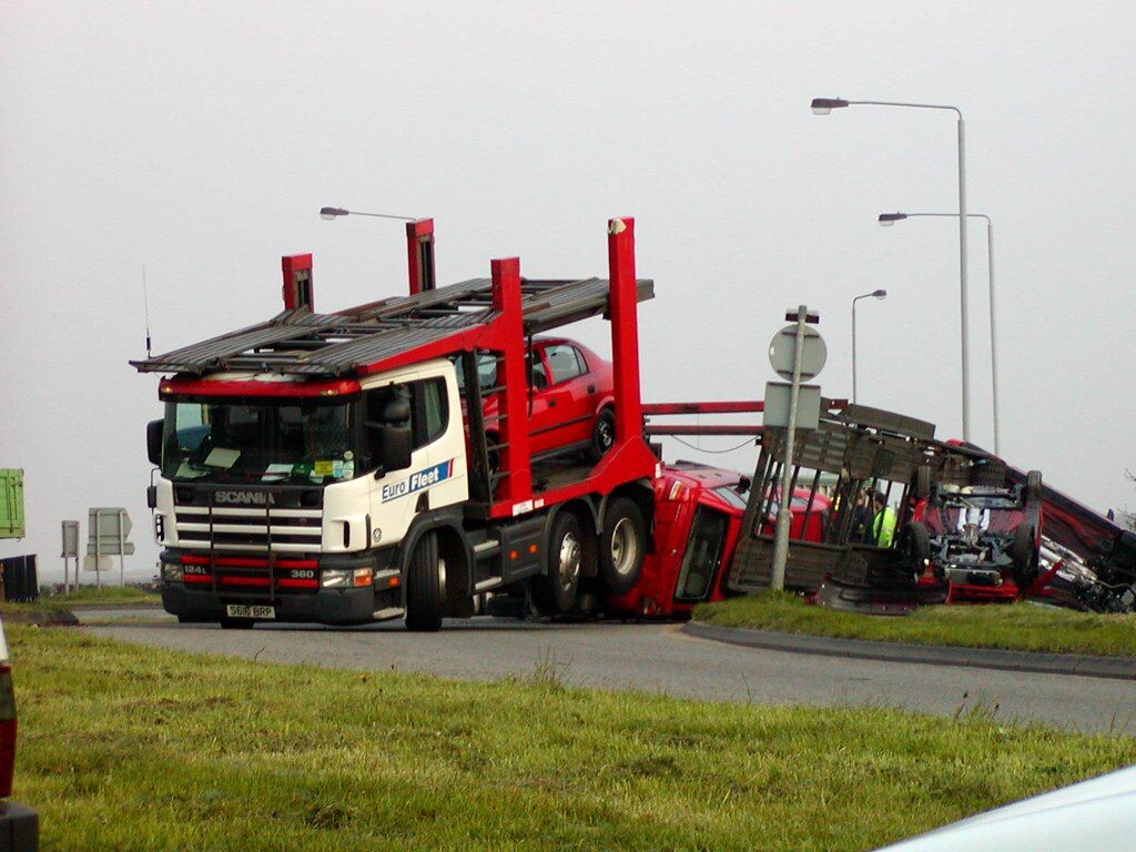 Kratos, milijonai ir įtarimai: FNTT tęsia automobilių importo schemų tyrimą
