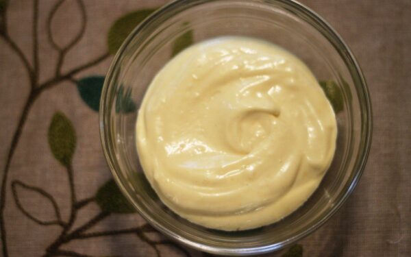 Majonezas ant stalo: sudėtis, sveikiausios alternatyvos ir naminio recepto privalumai