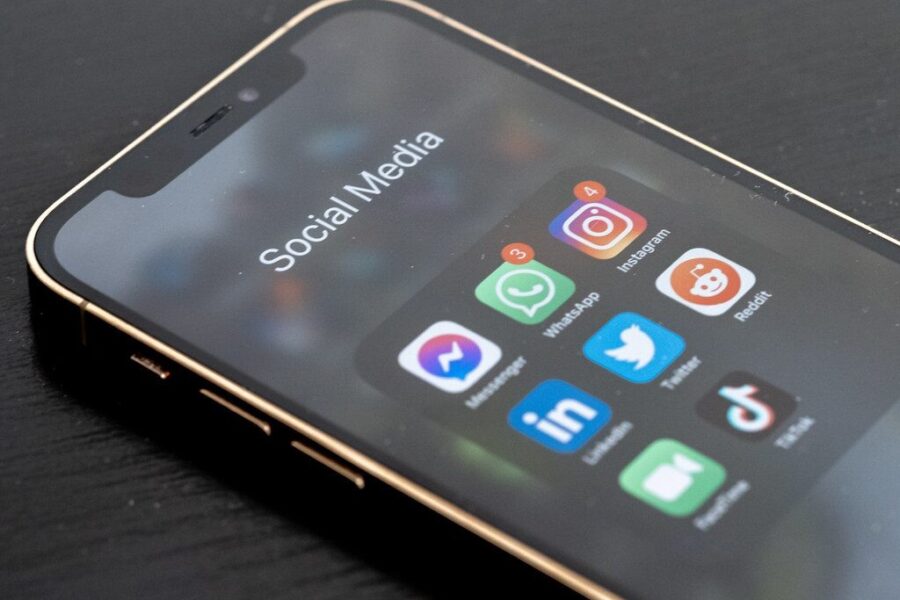 „Meta“ sprendimas keičia „Messenger“ naudojimą: prieiga perkeliama į „Facebook“