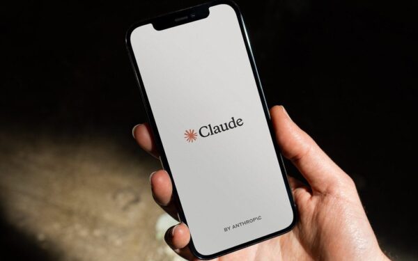Kritinė dirbtinio intelekto gigantų kova: „Anthropic“ tarp JAV spaudimo ir JK pasiūlymų