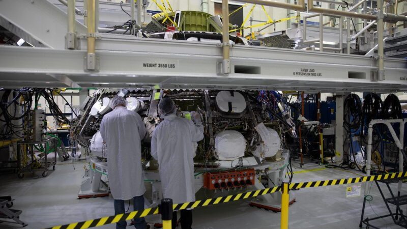 NASA planuoja rekordinį skrydį: „Artemis II“ įgula skries toliau nei bet kada anksčiau