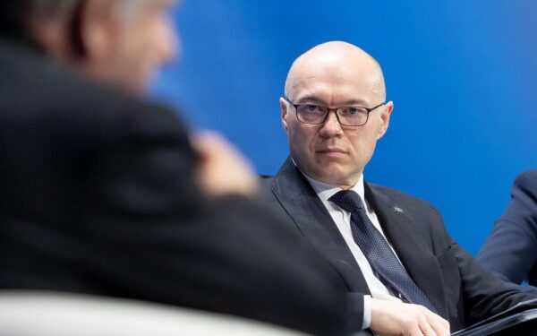 Skandalas neslopsta: Sabučio „čekiukų“ byla perduodama teismui, politinės pasekmės neišvengiamos?