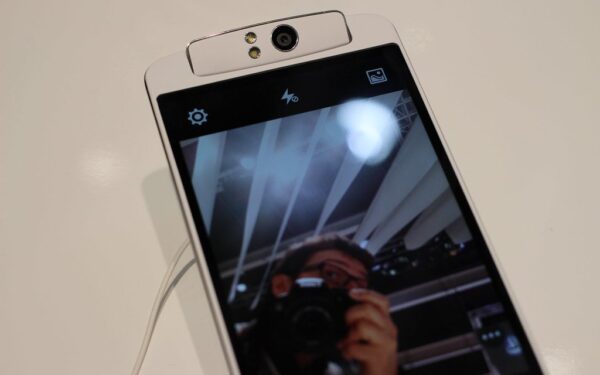 „Oppo“ „Find X9 Ultra“: naujasis flagmanas gali perbraižyti galingumo balansą rinkoje