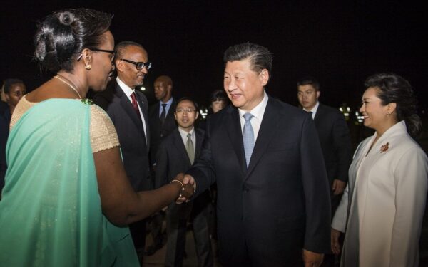 Signalai iš Pekino: kodėl Xi Jinpingas po pokalbio su Putinu susisiekė su Trumpu