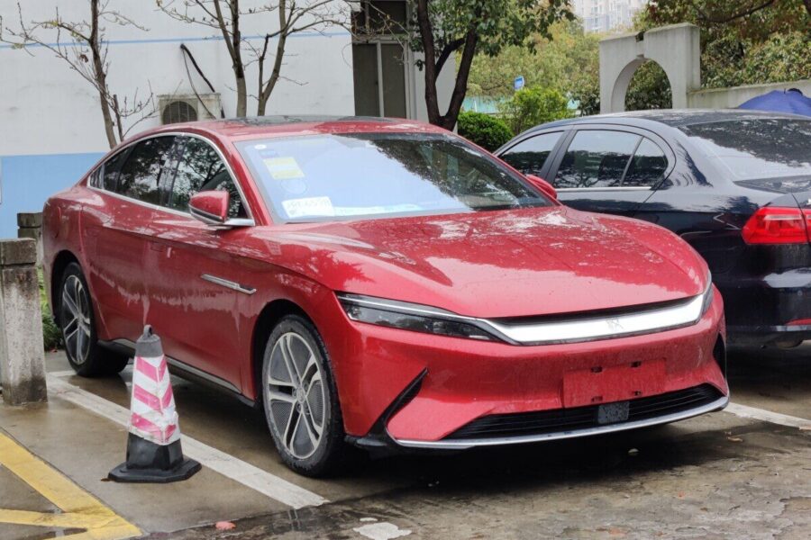 „Tesla“ aplenkė Kinijos automobilių milžinę: atskleista, kaip kainų mažinimas padėjo pasiekti tokį lūžį