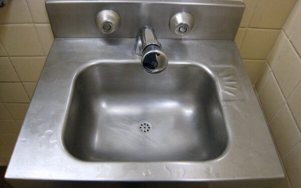 Neskubėkite išmesti senos kriauklės: atskleista, kaip ji gali virsti itin pigia lauko krosnele