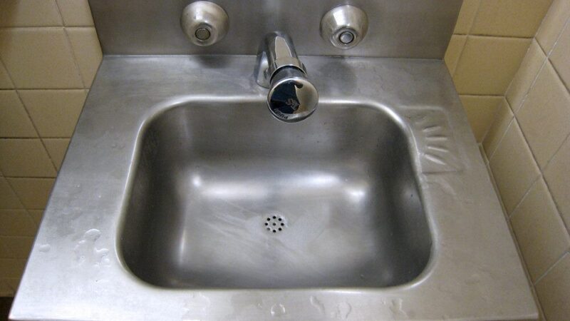 Neskubėkite išmesti senos kriauklės: atskleista, kaip ji gali virsti itin pigia lauko krosnele