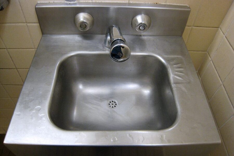 Neskubėkite išmesti senos kriauklės: atskleista, kaip ji gali virsti itin pigia lauko krosnele