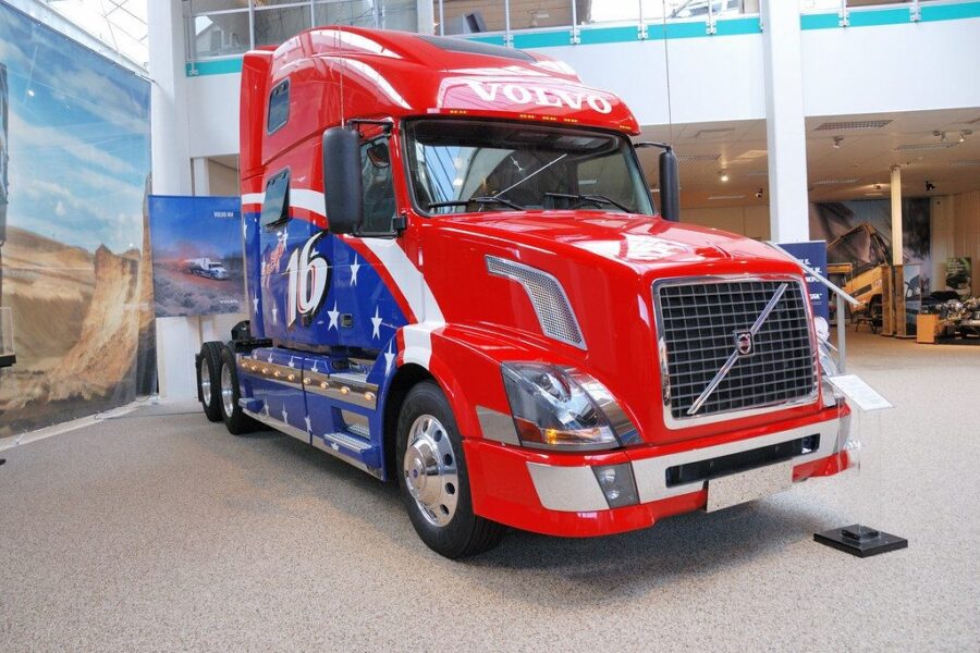 Startuoja atnaujintas „Volvo VNR“ vilkikas: moderni gamyba, bet paklausa vis dar kelia iššūkių