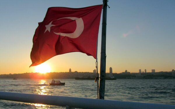 Regioninė įtampa auga: Turkija svarsto stiprinti sienas dėl galimo JAV smūgio Iranui
