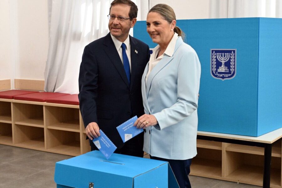 Diplomatinė audra? Australija nesureagavo į spaudimą suimti Izraelio prezidentą