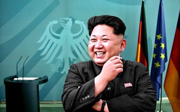Kim Jong Unas atidarė naują būstų kvartalą šeimoms, kurių artimieji žuvo kare Ukrainoje