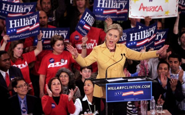 Epsteino istorija vėl grįžta į darbotvarkę: Clinton reikalauja Trumpo atsakomybės