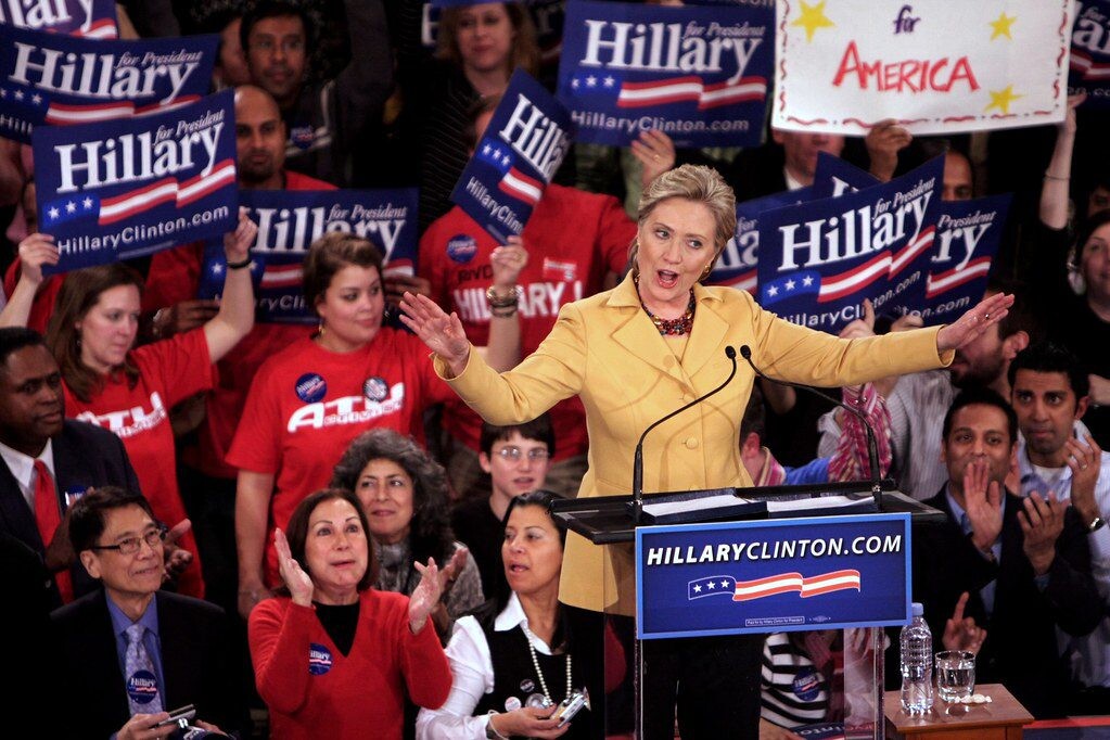 Dėl Epsteino bylos slaptumo Hillary Clinton kelia klausimą, kodėl visuomenei nerodoma tiesa