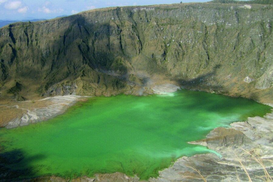 Netikėtas sujudimas po 40 metų tylos: „El Čičono“ kraterio temperatūra kyla, ežeras pakeitė spalvą