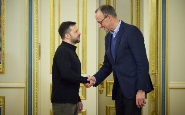 Karas Irane kelia vis daugiau klausimų: Vokietijos kancleris prabilo apie JAV ir Izraelio planus