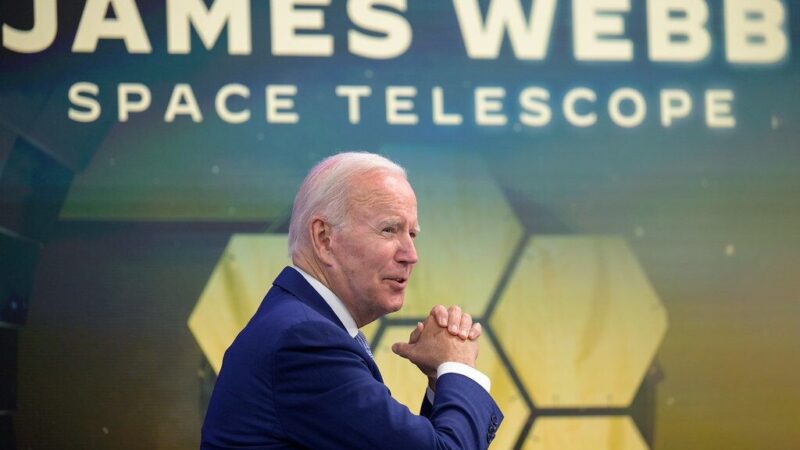 Skandalas JAV politikoje: Baltieji rūmai meta rimtus kaltinimus Bidenui dėl ginklų tiekimo Ukrainai