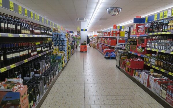 „Lidl“ plečia naudų paketą darbuotojams: didesni atlyginimai, nauji mokymai ir sveikatos draudimas