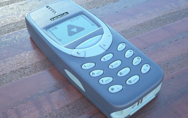 „BlackBerry“ ir „Nokia“ sugrįžimas: vis daugiau jaunų žmonių renkasi senus telefonus