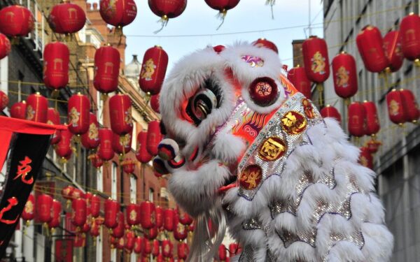 Kinų naujieji metai dar neprasidėjo, o Kinija jau ruošiasi milžiniškiems srautams