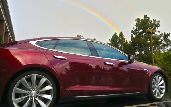 Atsisveikinkite su benzininiais automobiliais: šioje šalyje per mėnesį nupirkti tik 7 automobiliai