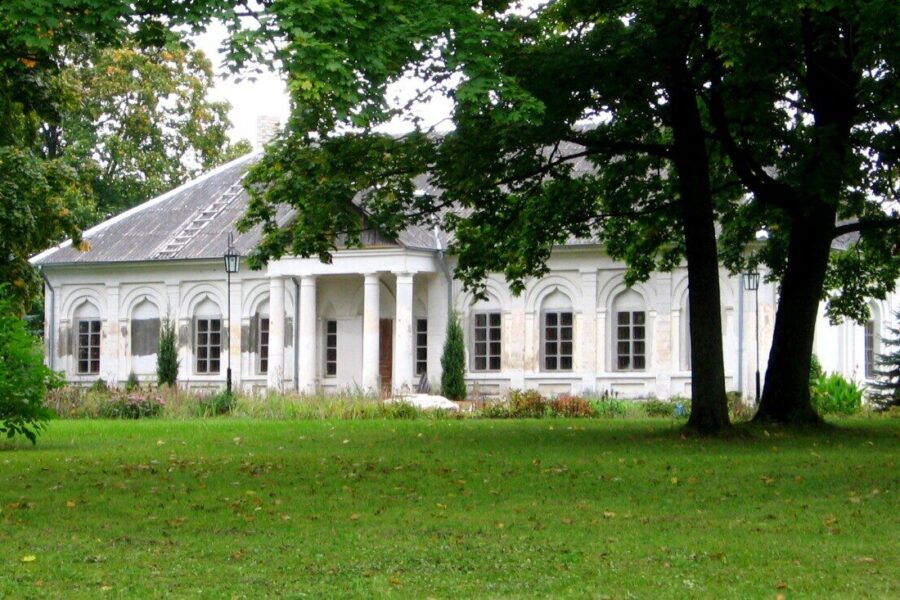 Dvarų klausimas vėl Seime: kodėl siūloma jiems netaikyti nekilnojamojo turto mokesčio?