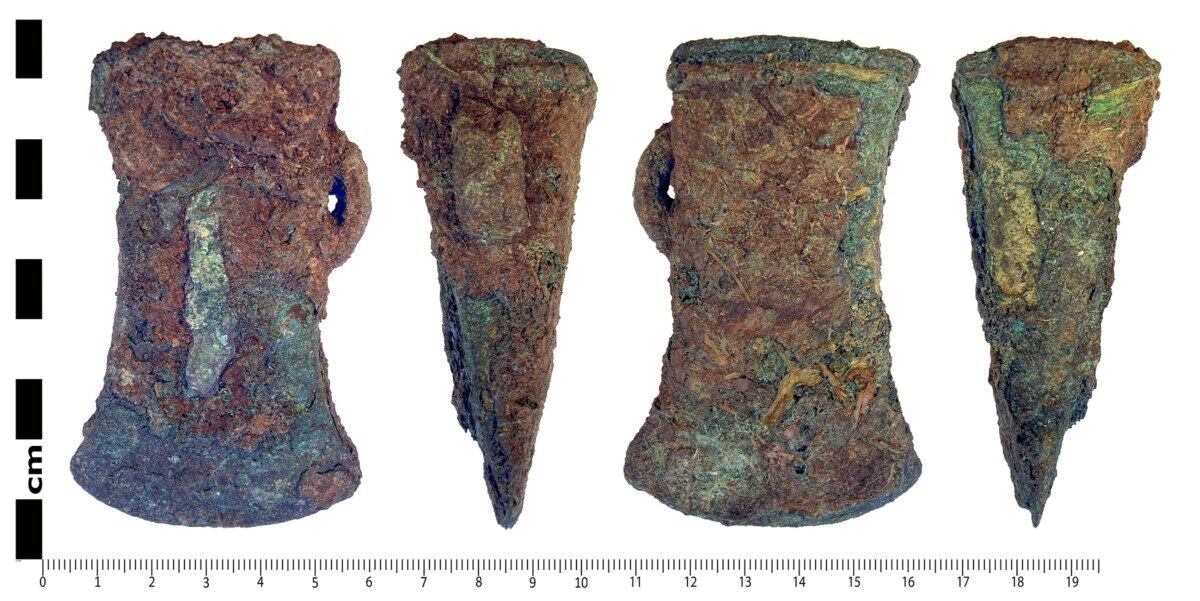 Raktų paieška baigėsi archeologine sensacija: aptiktas vienas didžiausių bronzos amžiaus lobių