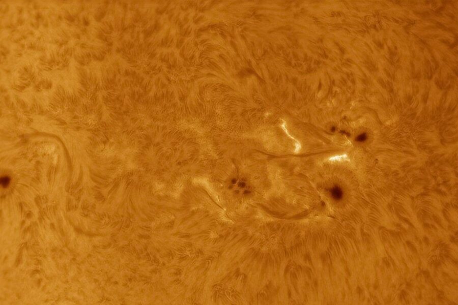 Mįslingai dingo milžiniškos Saulės dėmės: ar kometos praskridimas sukėlė kosminę anomaliją?
