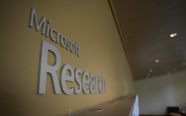 Naujas „Microsoft“ sprendimas: sužinokite, kaip stiklas gali pakeisti duomenų centrus