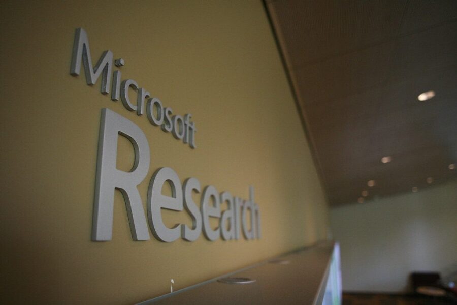 Naujas „Microsoft“ sprendimas: sužinokite, kaip stiklas gali pakeisti duomenų centrus