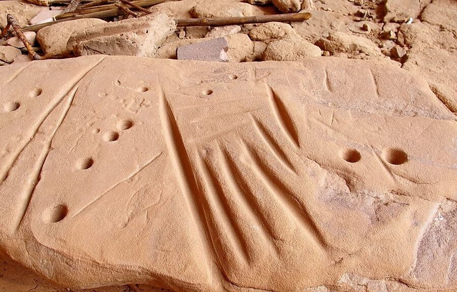 Akmenys, klijai ir adatos: artefaktai, atskleidžiantys ankstyvąsias žmonijos technologijas