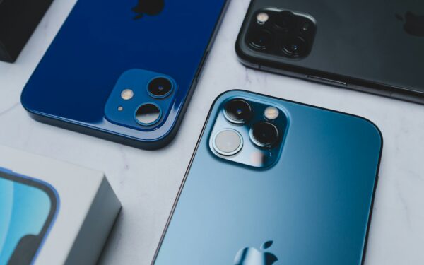 Išmaniųjų telefonų rinkos fenomenas: „iPhone“ sutriuškino konkurentus net ir be pigių modelių