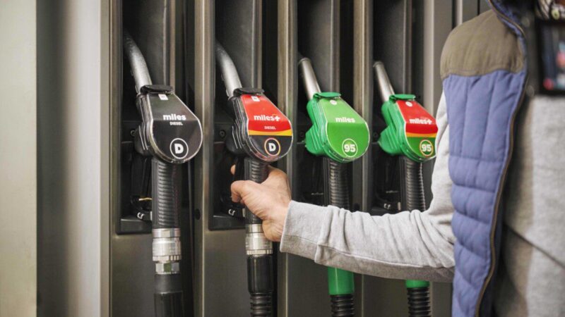 Vairuotojams nerami žinia: kuro kainos šoktelėjo į aukštumas, degalinių atstovas atskleidė priežastis