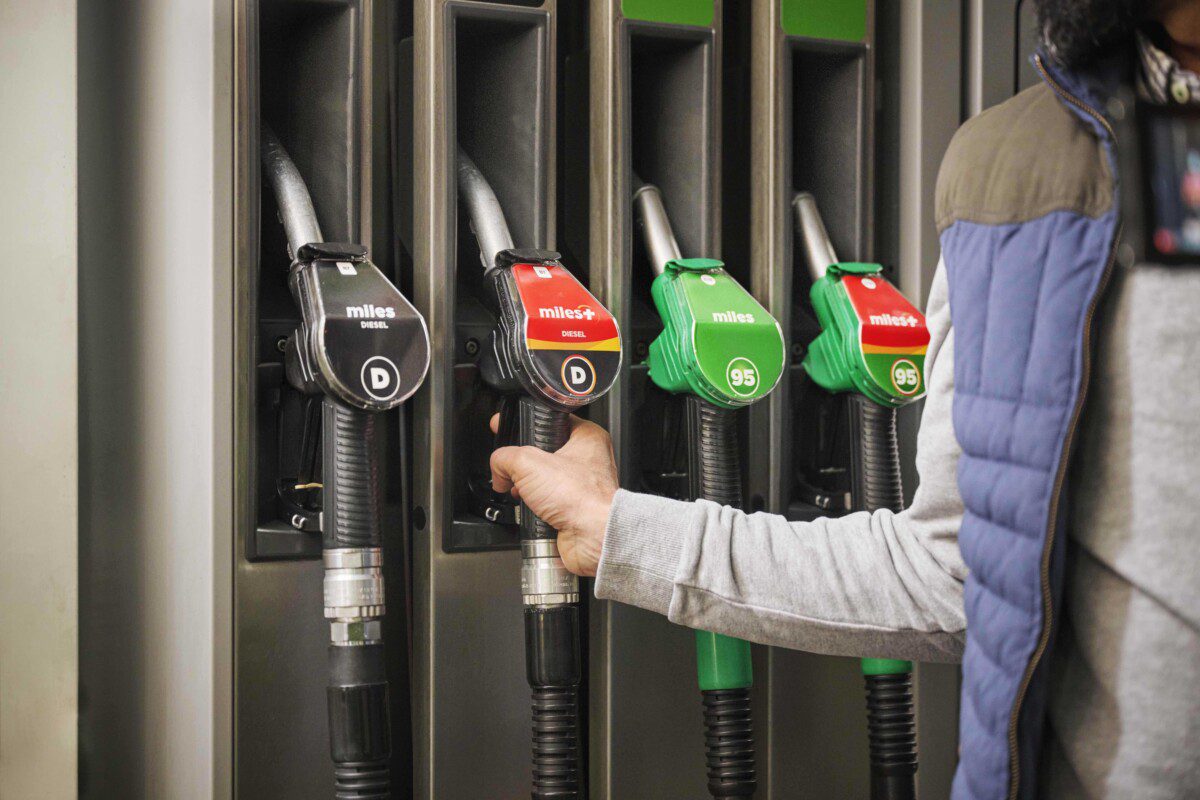 Vairuotojams nerami žinia: kuro kainos šoktelėjo į aukštumas, degalinių atstovas atskleidė priežastis