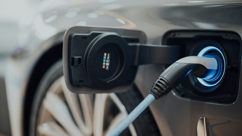 Elektromobilių rinka ir toliau auga: „BC Hydro“ plečia savo greitojo įkrovimo tinklą